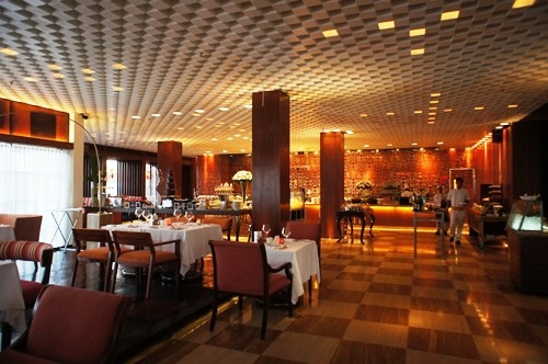 St Regis Boneka Restaurant