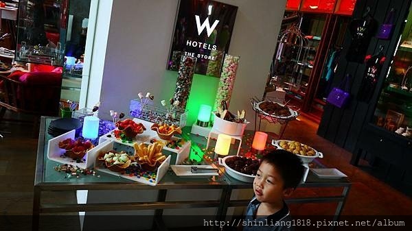 W hotel the kitchen table 101 泳池 芙洛麗飯店
