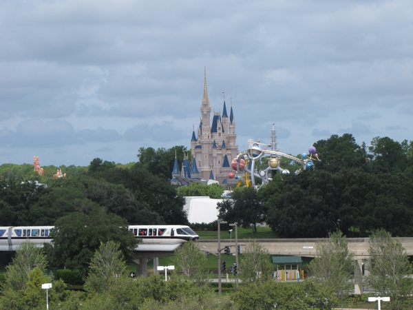 輕軌電車和Magic kingdom Park