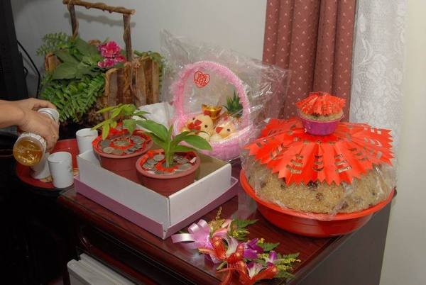 婚俗用品(我們的帶路雞是超Q版的喔)