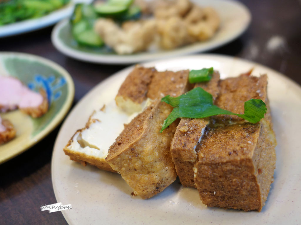 新北中和—阿榮本家 香菇肉粥▪米粉湯｜四號公園旁人氣臺灣小吃