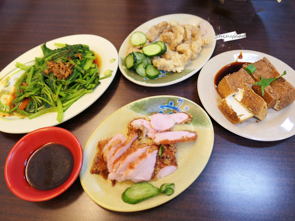 新北中和—阿榮本家 香菇肉粥▪米粉湯｜四號公園旁人氣臺灣小吃