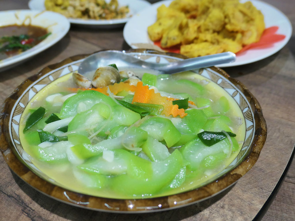 基隆七堵—芳鄰熱炒海鮮店｜道道無雷 海鮮尚青的社區熱炒（20