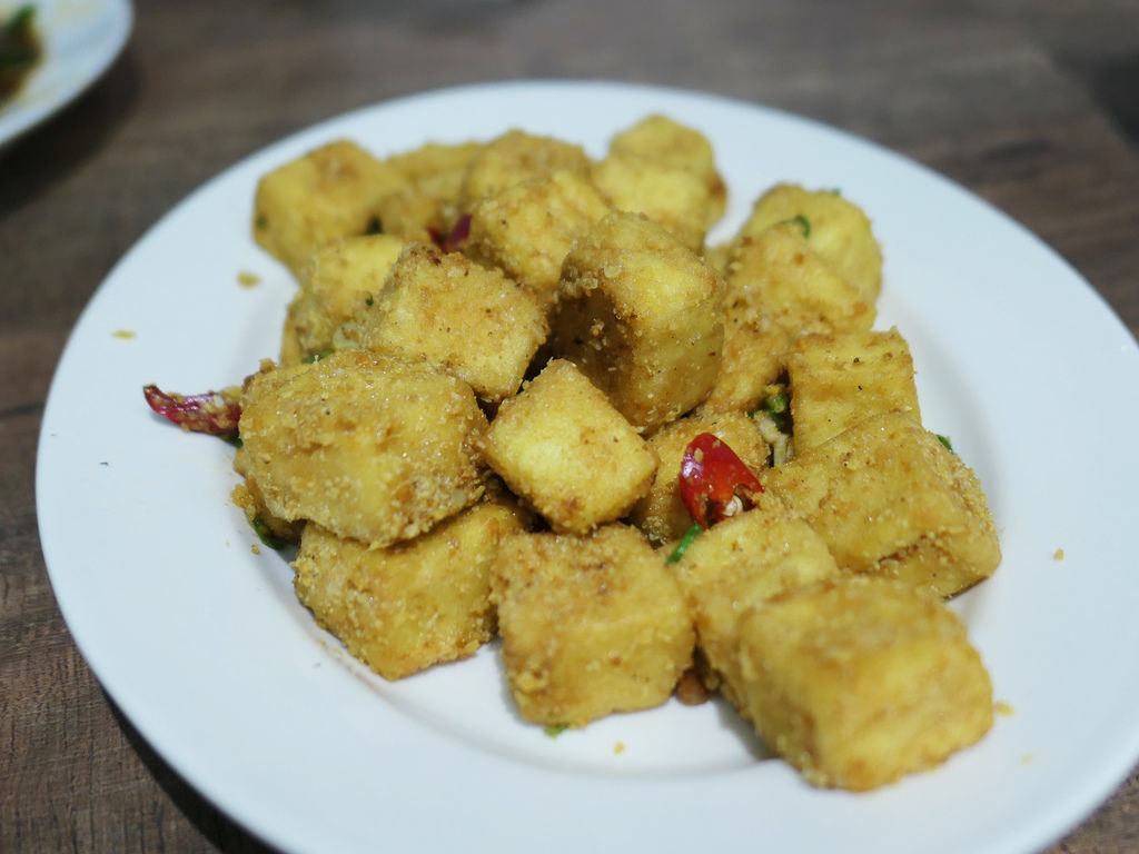 基隆七堵—芳鄰熱炒海鮮店｜道道無雷 海鮮尚青的社區熱炒（20