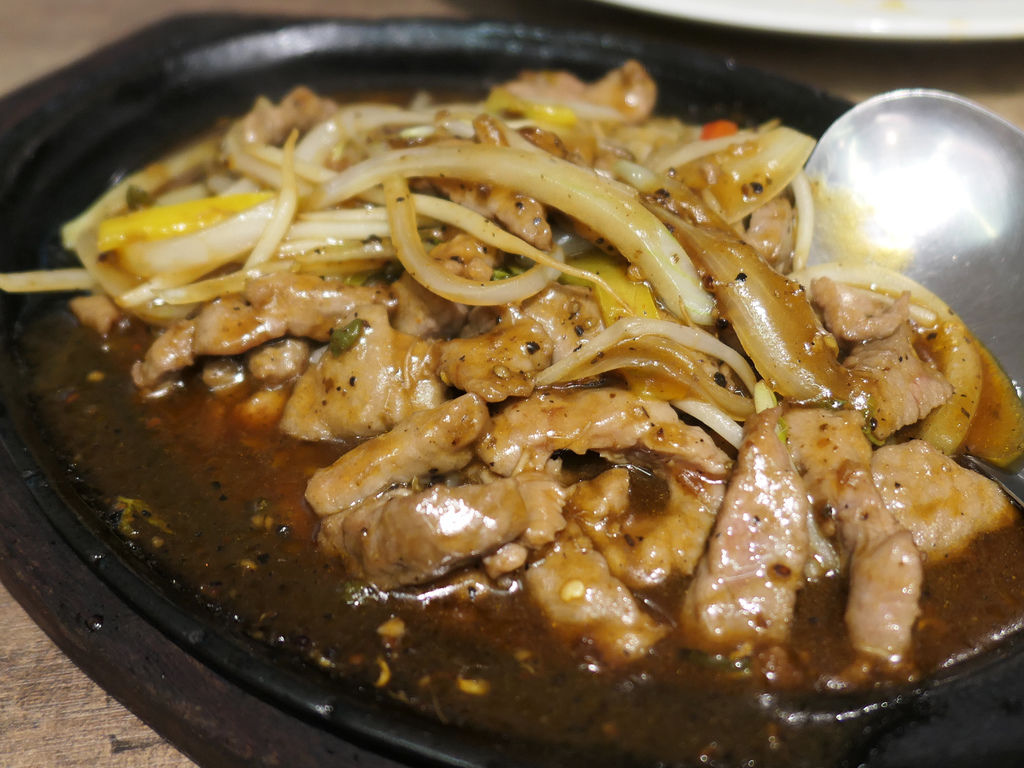 基隆七堵—芳鄰熱炒海鮮店｜道道無雷 海鮮尚青的社區熱炒（20