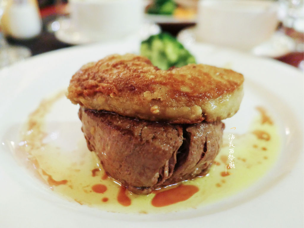 台北大安—沾美西餐廳七十年老字號鴨肝牛排 沙拉水果甜點吃到 台北大安—沾美西餐廳七十年老字號鴨肝牛排 沙拉水果甜點吃到