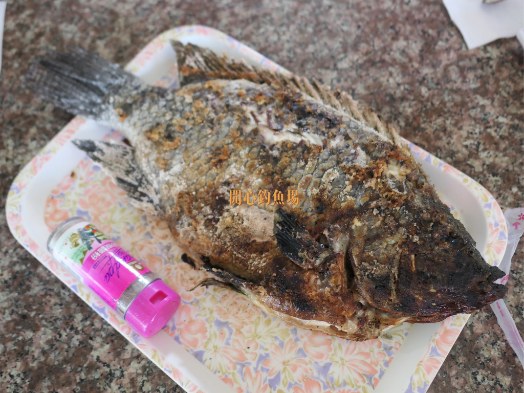 [食記] 花蓮市區－開心釣魚場兼風味餐廳｜鹽烤巨無霸吳郭魚