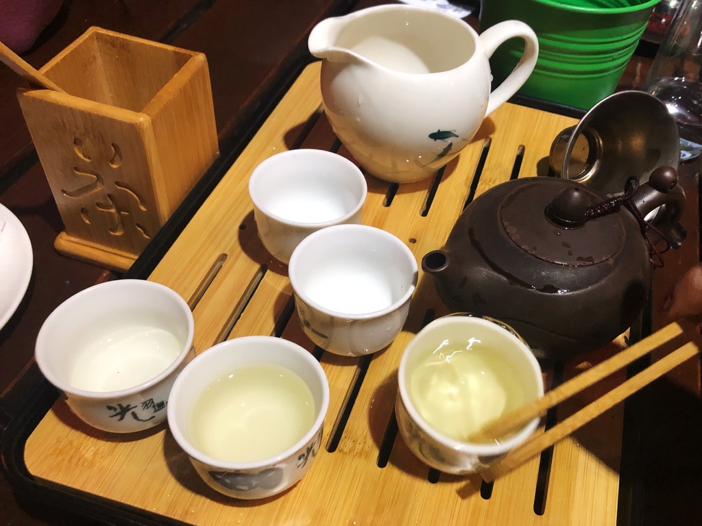 [食記] 台北文山—光羽塩Lytea｜半山腰裊裊茶煙 伴夜景伴摯友｜貓空