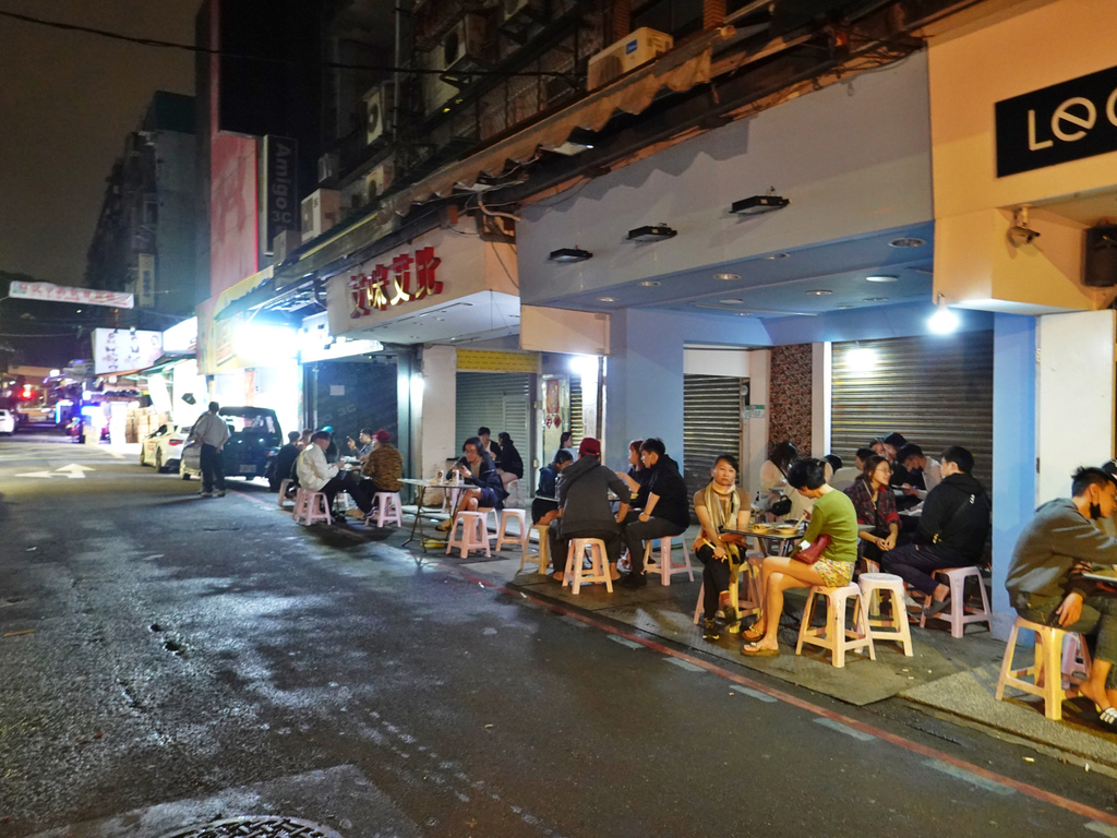 台北士林—士林夜市深夜流氓熱炒凌晨限定 無價格熱炒舉手喊單 台北士林—士林夜市深夜流氓熱炒凌晨限定 無價格熱炒舉手喊單