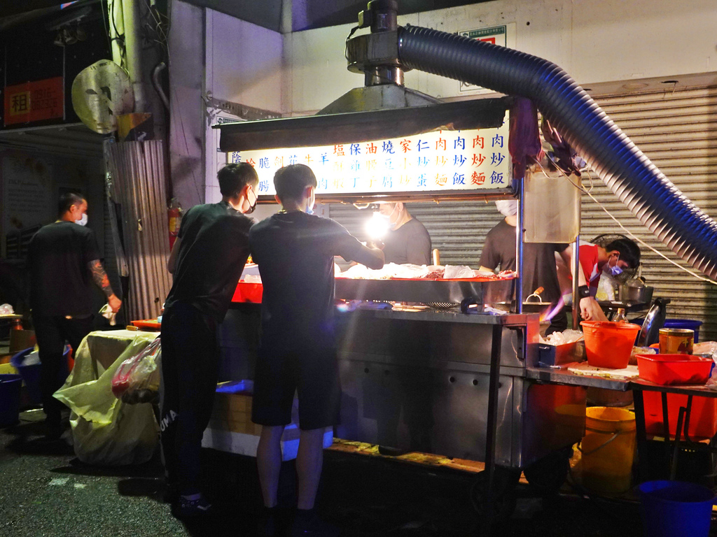 台北士林—士林夜市深夜流氓熱炒凌晨限定 無價格熱炒舉手喊單 台北士林—士林夜市深夜流氓熱炒凌晨限定 無價格熱炒舉手喊單