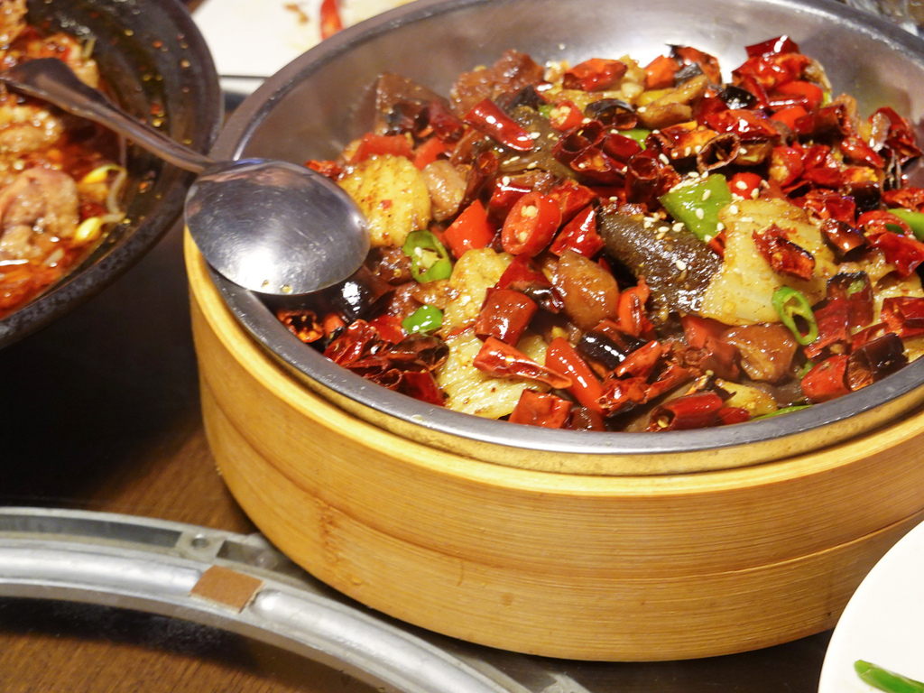 台北大安—川妹子一片椒紅中 深藏讓人難以抗拒的麻辣滋味國 台北大安—川妹子一片椒紅中 深藏讓人難以抗拒的麻辣滋味國