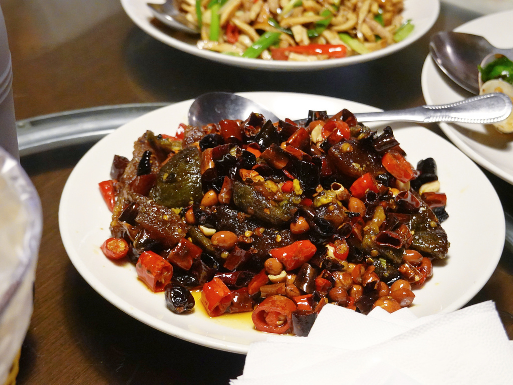 台北大安—川妹子一片椒紅中 深藏讓人難以抗拒的麻辣滋味國 台北大安—川妹子一片椒紅中 深藏讓人難以抗拒的麻辣滋味國