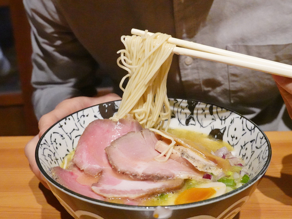 新北新店—海貓亭拉麵 うみねこ亭四款自製人氣拉麵 大份量海