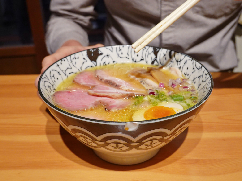 新北新店—海貓亭拉麵 うみねこ亭四款自製人氣拉麵 大份量海