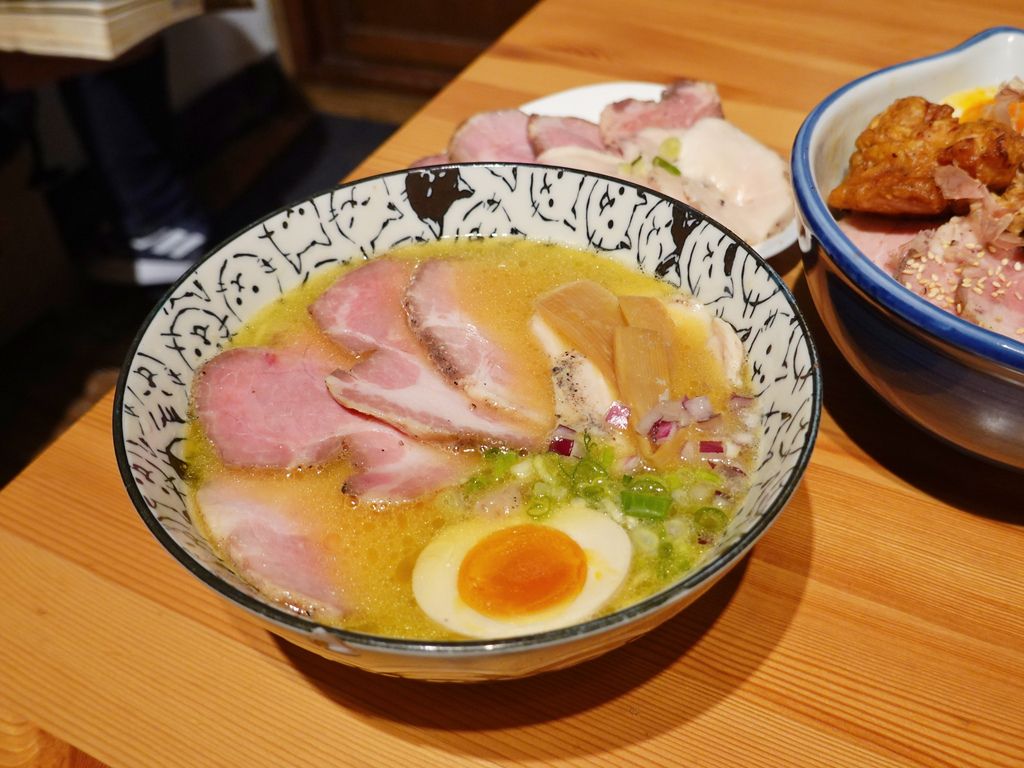 新北新店—海貓亭拉麵 うみねこ亭四款自製人氣拉麵 大份量海