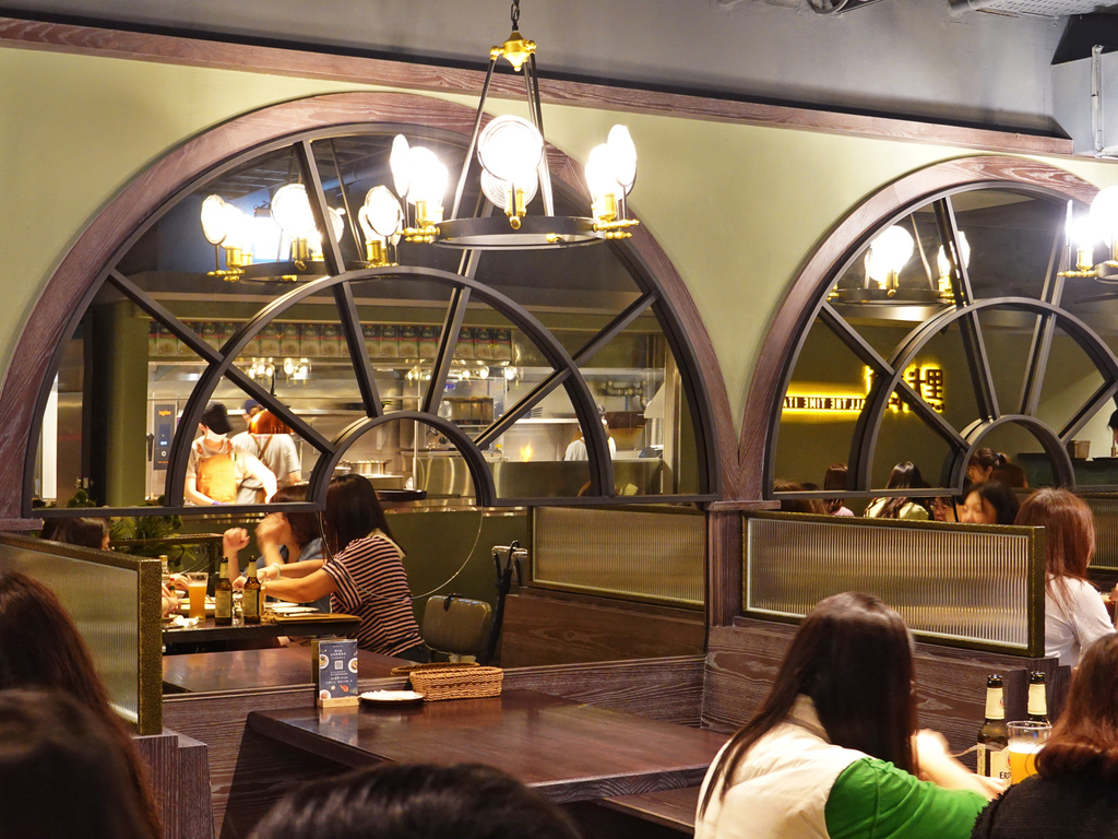 台北中山—默爾 pasta pizza轉動於義式窯烤爐中的