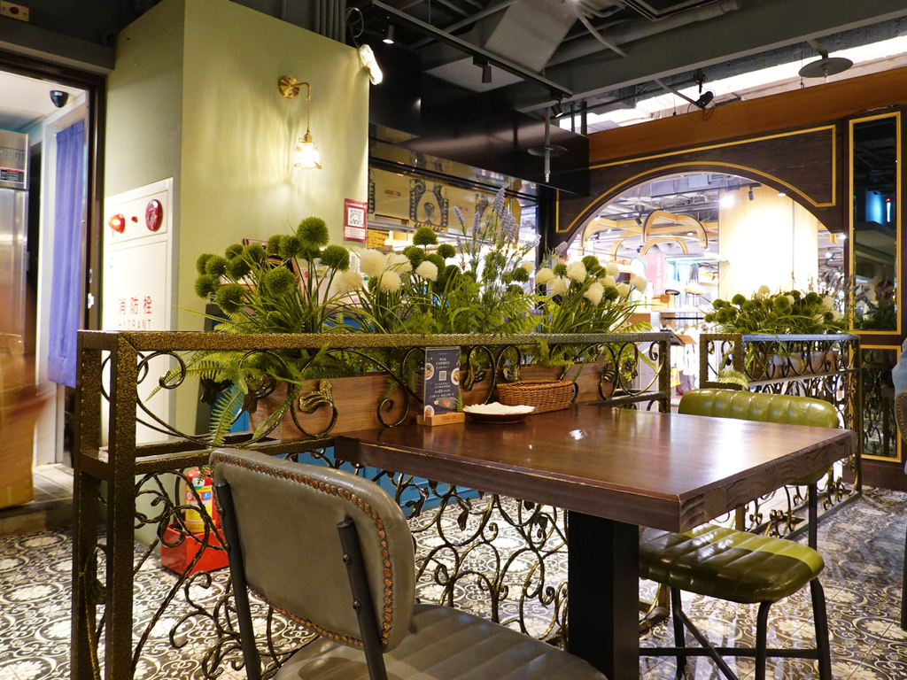 台北中山—默爾 pasta pizza轉動於義式窯烤爐中的