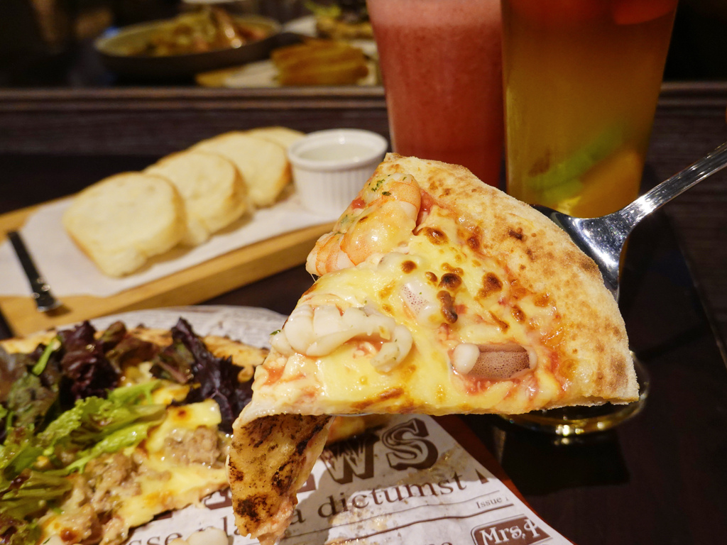 台北中山—默爾 pasta pizza轉動於義式窯烤爐中的