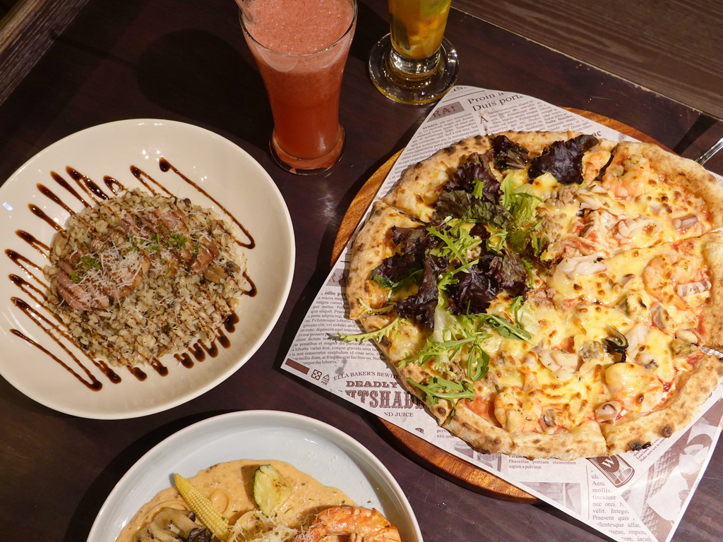 台北中山—默爾 pasta pizza轉動於義式窯烤爐中的