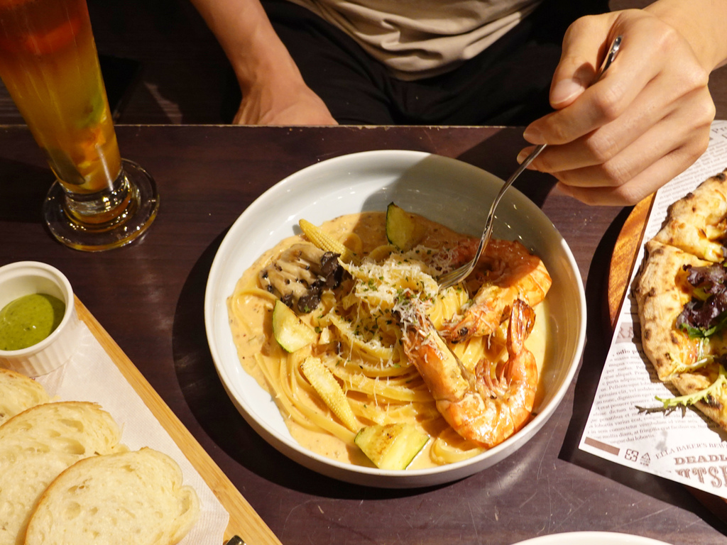 台北中山—默爾 pasta pizza轉動於義式窯烤爐中的