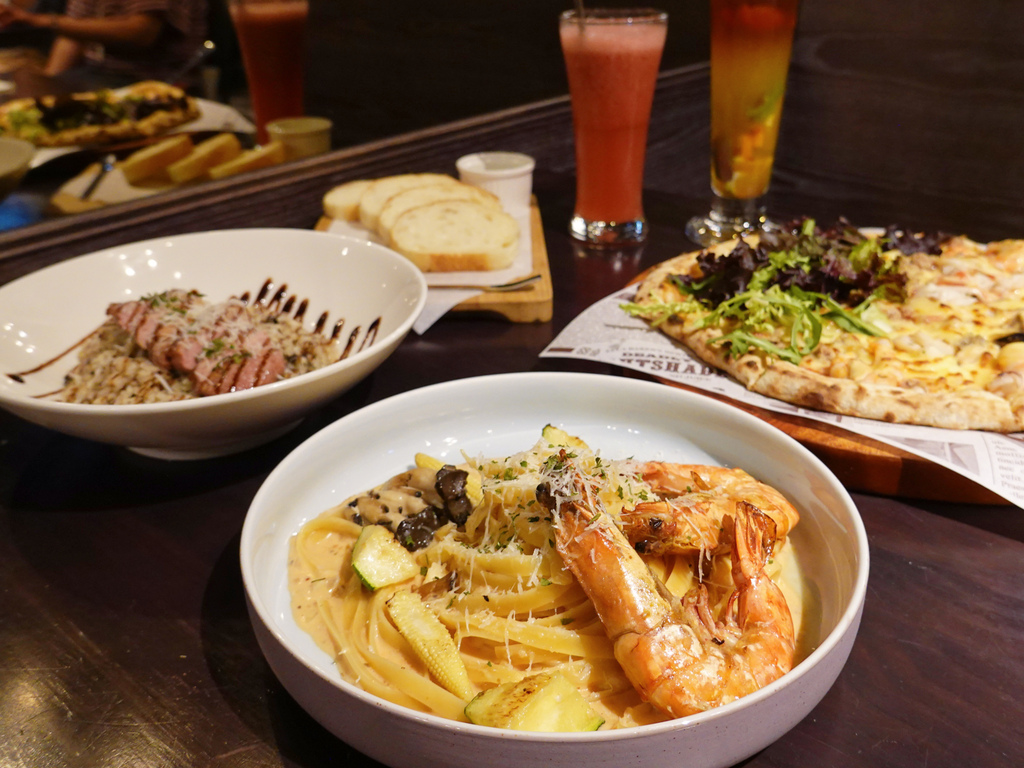 台北中山—默爾 pasta pizza轉動於義式窯烤爐中的