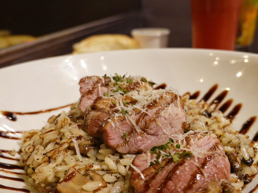 台北中山—默爾 pasta pizza轉動於義式窯烤爐中的