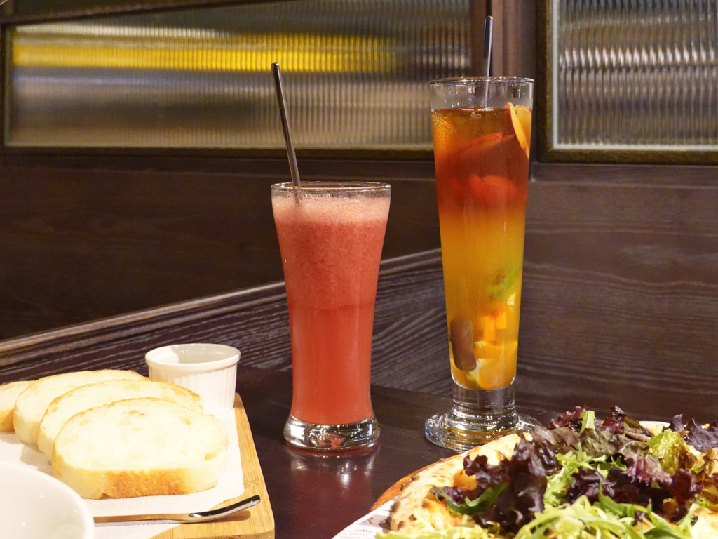 台北中山—默爾 pasta pizza轉動於義式窯烤爐中的