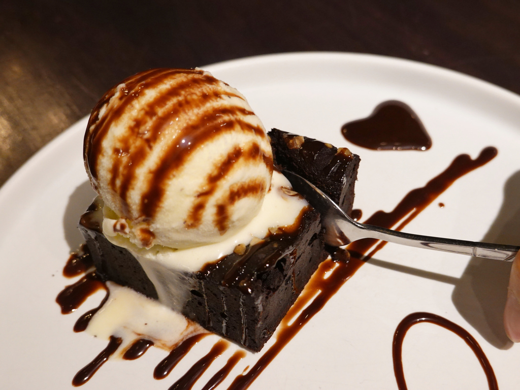 台北中山—默爾 pasta pizza轉動於義式窯烤爐中的