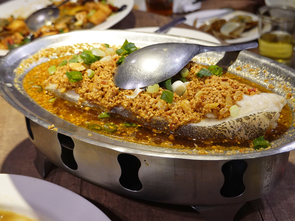 基隆七堵—芳鄰熱炒海鮮店｜道道無雷 海鮮尚青的社區熱炒（20