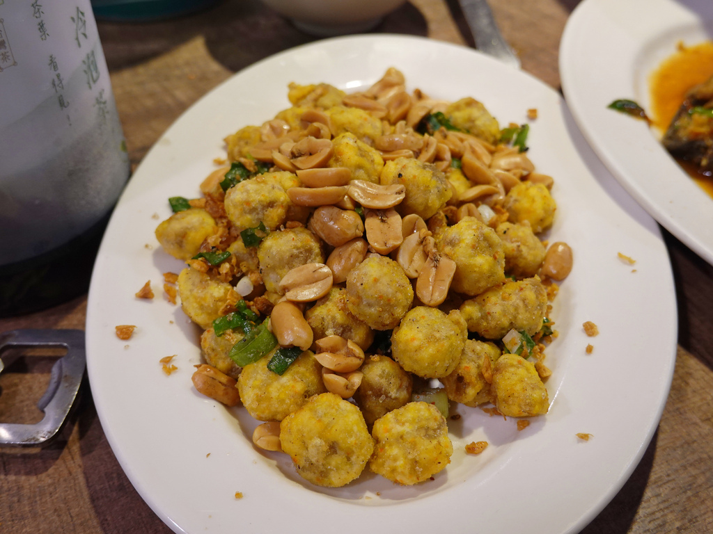 基隆七堵—芳鄰熱炒海鮮店｜道道無雷 海鮮尚青的社區熱炒（20