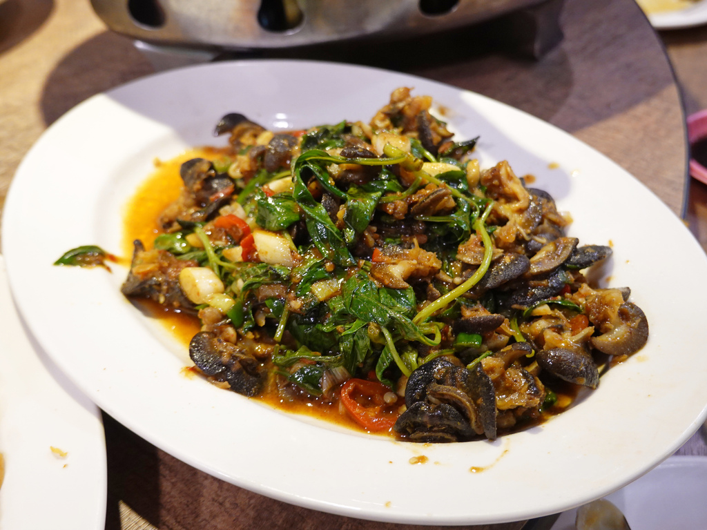 基隆七堵—芳鄰熱炒海鮮店｜道道無雷 海鮮尚青的社區熱炒（20