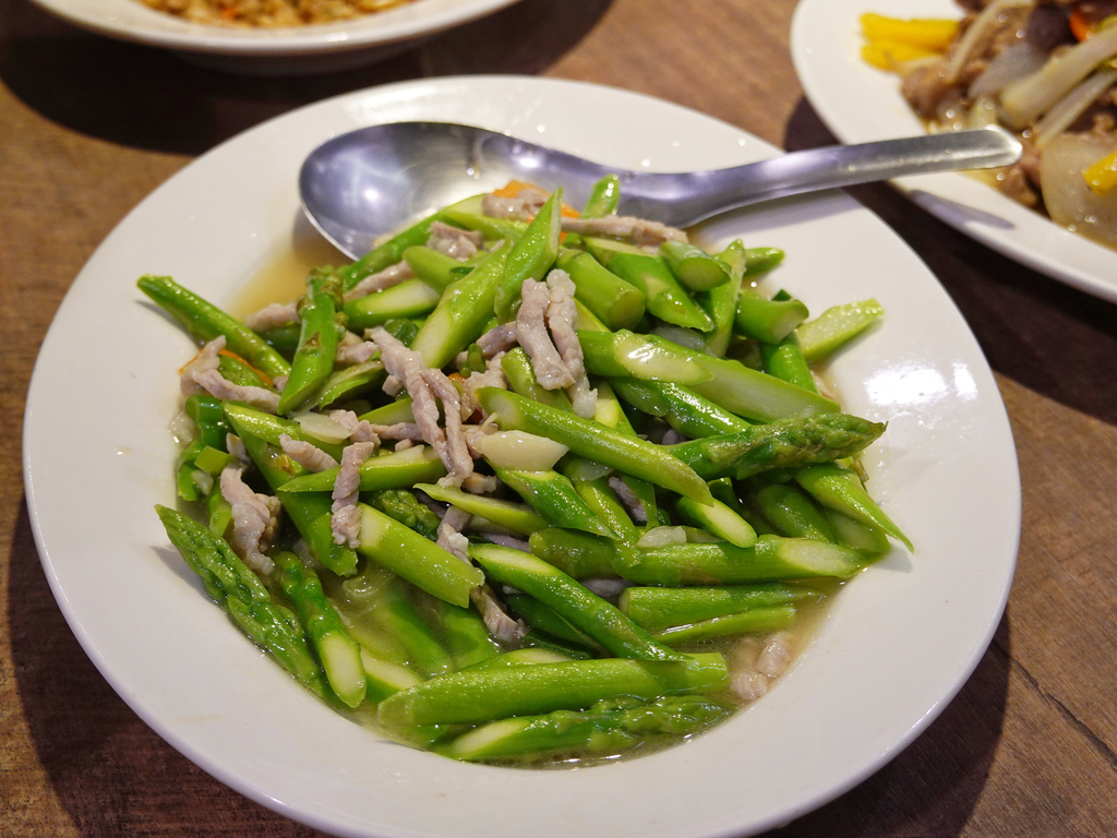 基隆七堵—芳鄰熱炒海鮮店｜道道無雷 海鮮尚青的社區熱炒（20