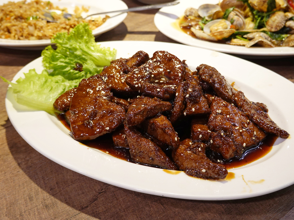 基隆七堵—芳鄰熱炒海鮮店｜道道無雷 海鮮尚青的社區熱炒（20