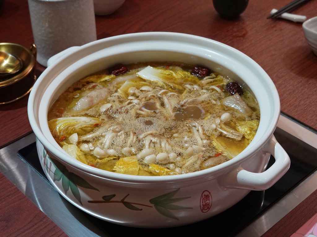 台北大安—如嬌 花膠雞萬元野生鱸魚花膠 融入雞湯細熬慢燉灌 台北大安—如嬌 花膠雞萬元野生鱸魚花膠 融入雞湯細熬慢燉灌