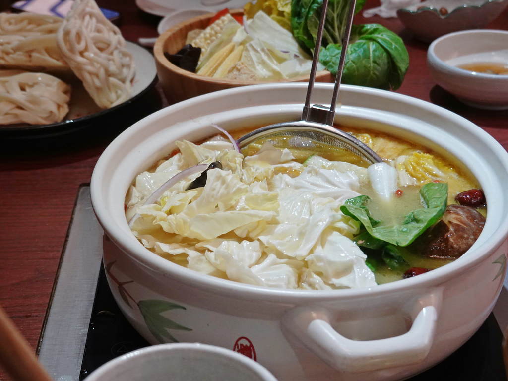 台北大安—如嬌 花膠雞萬元野生鱸魚花膠 融入雞湯細熬慢燉灌 台北大安—如嬌 花膠雞萬元野生鱸魚花膠 融入雞湯細熬慢燉灌