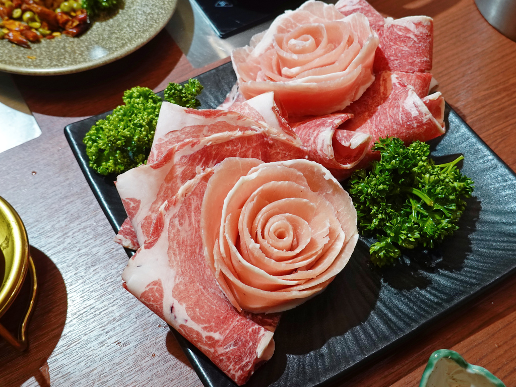 台北大安—如嬌 花膠雞萬元野生鱸魚花膠 融入雞湯細熬慢燉灌 台北大安—如嬌 花膠雞萬元野生鱸魚花膠 融入雞湯細熬慢燉灌