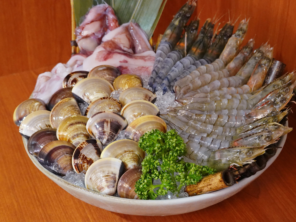 台北大安—如嬌 花膠雞萬元野生鱸魚花膠 融入雞湯細熬慢燉灌 台北大安—如嬌 花膠雞萬元野生鱸魚花膠 融入雞湯細熬慢燉灌