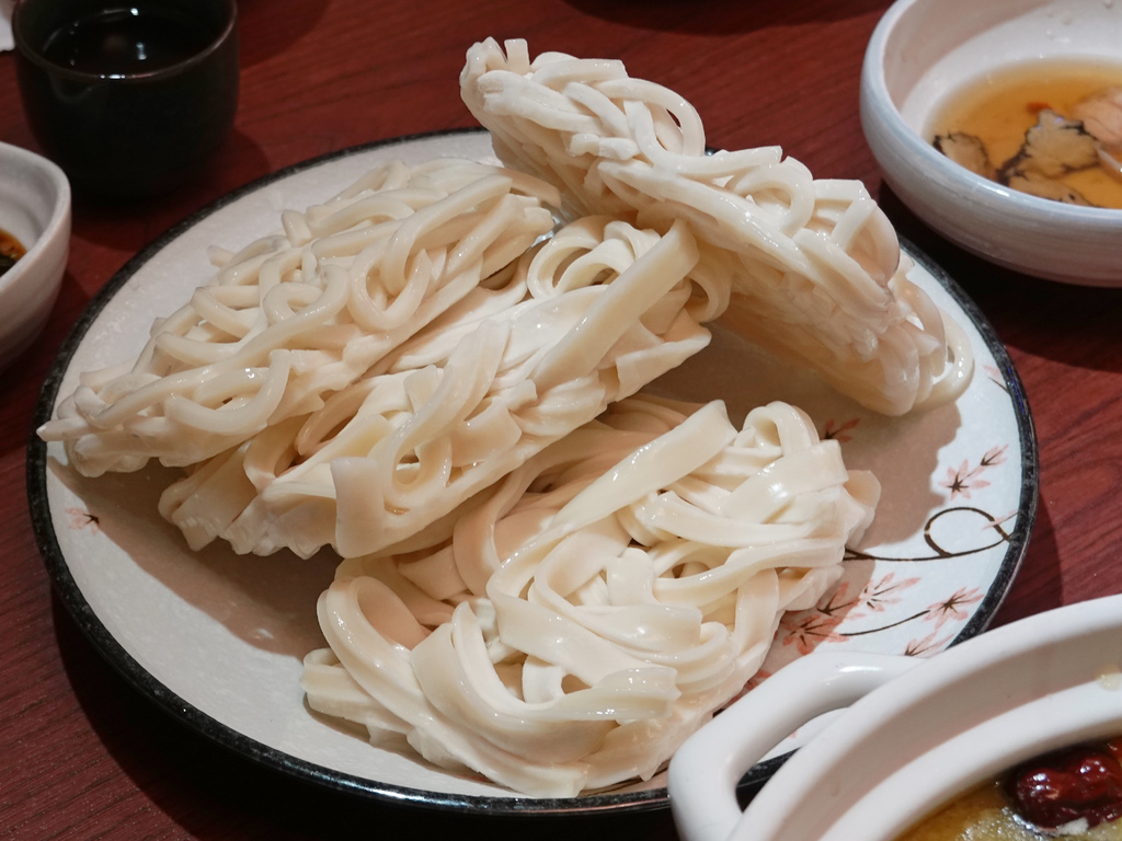 台北大安—如嬌 花膠雞萬元野生鱸魚花膠 融入雞湯細熬慢燉灌 台北大安—如嬌 花膠雞萬元野生鱸魚花膠 融入雞湯細熬慢燉灌