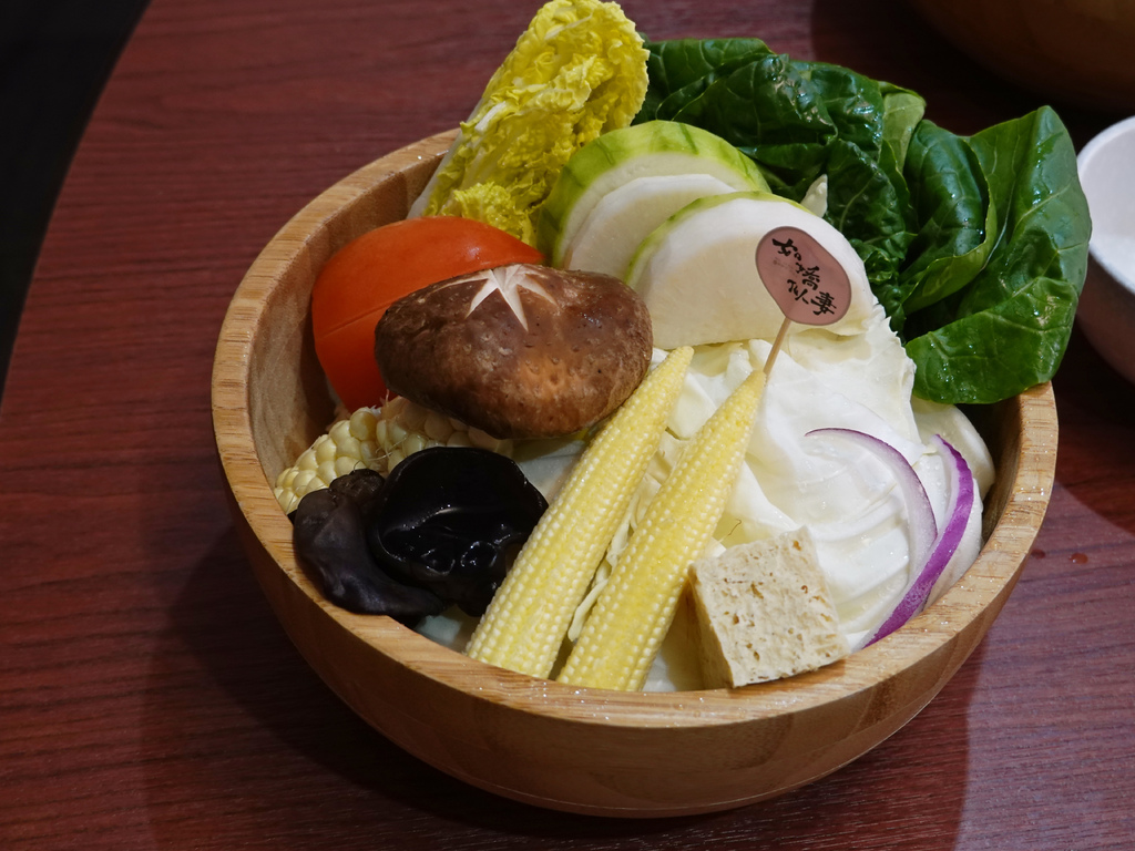 台北大安—如嬌 花膠雞萬元野生鱸魚花膠 融入雞湯細熬慢燉灌 台北大安—如嬌 花膠雞萬元野生鱸魚花膠 融入雞湯細熬慢燉灌