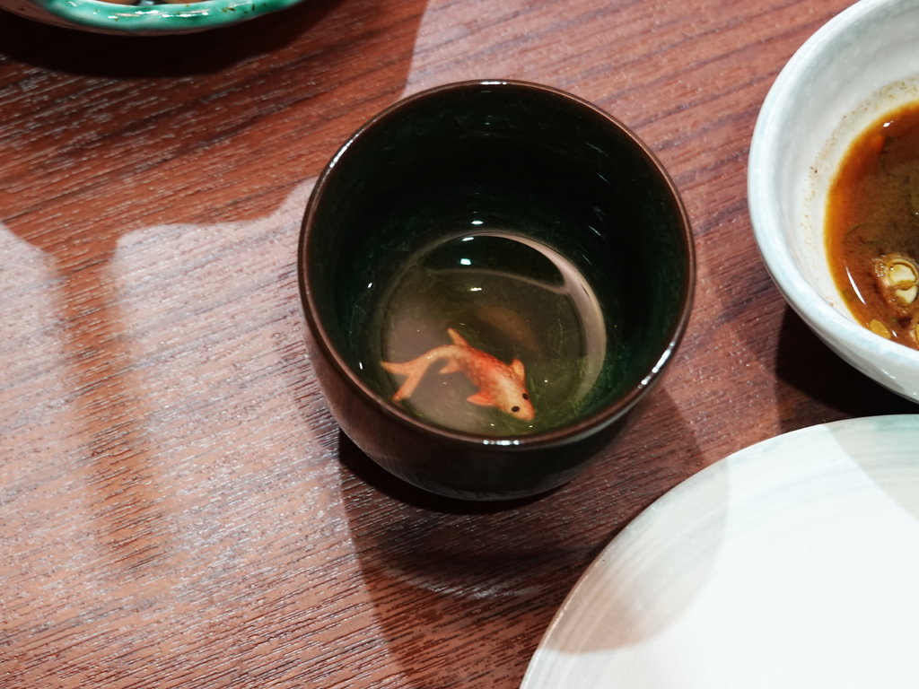 台北大安—如嬌 花膠雞萬元野生鱸魚花膠 融入雞湯細熬慢燉灌 台北大安—如嬌 花膠雞萬元野生鱸魚花膠 融入雞湯細熬慢燉灌