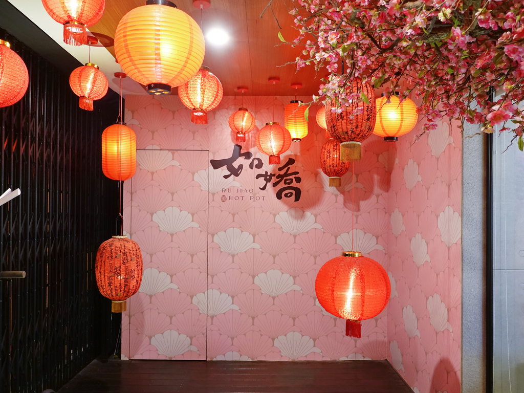 台北大安—如嬌 花膠雞萬元野生鱸魚花膠 融入雞湯細熬慢燉灌 台北大安—如嬌 花膠雞萬元野生鱸魚花膠 融入雞湯細熬慢燉灌