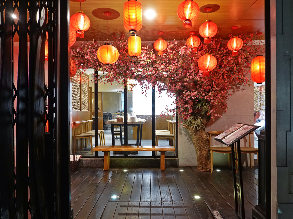 台北大安—如嬌 花膠雞萬元野生鱸魚花膠 融入雞湯細熬慢燉灌 台北大安—如嬌 花膠雞萬元野生鱸魚花膠 融入雞湯細熬慢燉灌