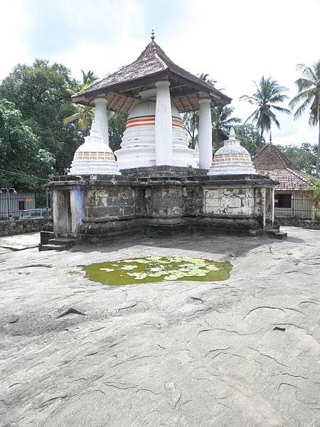 Gadaladeniya temple
