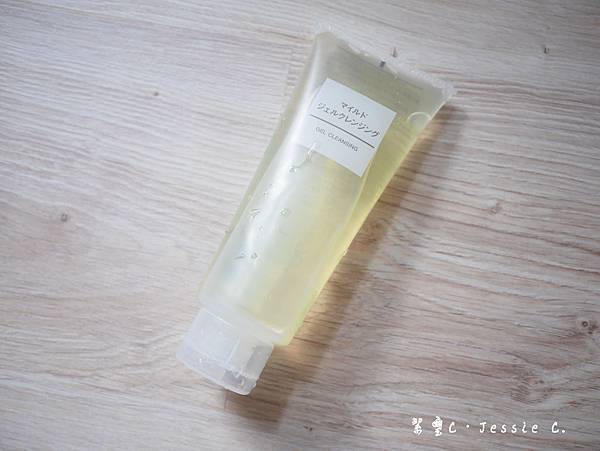 MUJI 無印良品溫和卸妝凝露,無香料、無色素、無礦物油、弱酸性、無酒精 (心得 + 評比)
