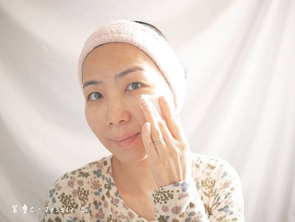 P1130974.jpg 專櫃 SOFINA 蘇菲娜 iP 土台美容液升級版 .一顆直徑三公分的慕絲,含有2000萬顆的碳酸微米氣泡,分子越小就要使用在越前面 (心得 + 評比)