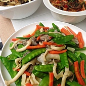 鮮蔬炒菇、泡菜牛、筊白筍