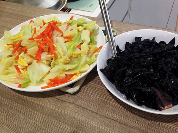 炒高麗麗菜、麻油紅鳳菜