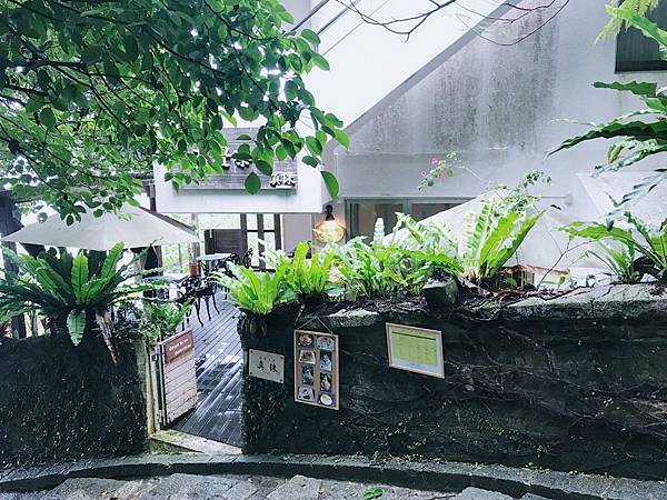 石畳茶屋真珠躲雨去