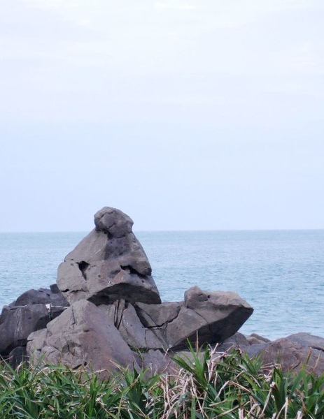 佇立海岸的石人，在等待嗎？