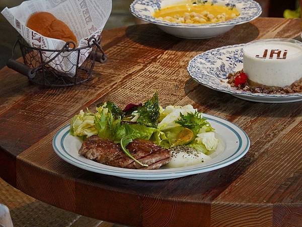 IMG_1585_polarr.JPG IMG_1585_polarr.JPG